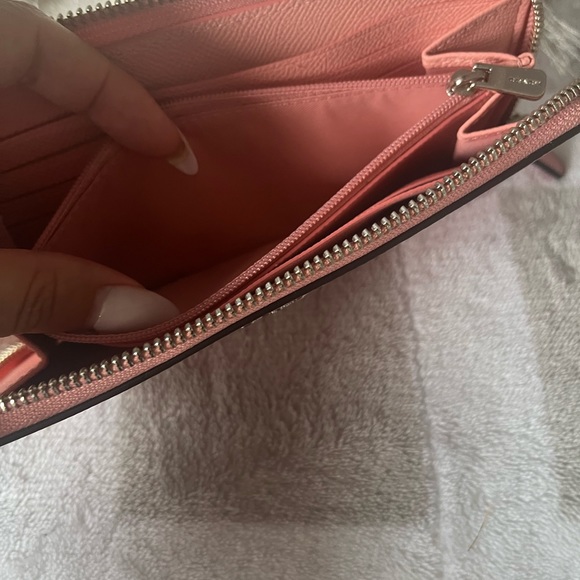 Pink Coach wallet - Picture 5 of 5